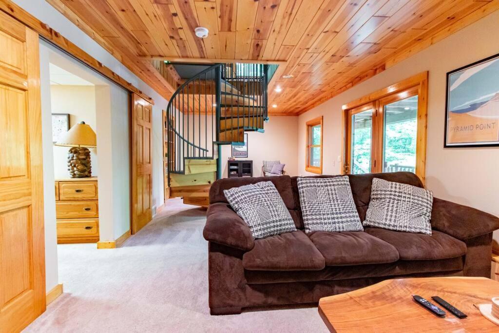 Hygge Up North Cabin Traverse City Exterior photo